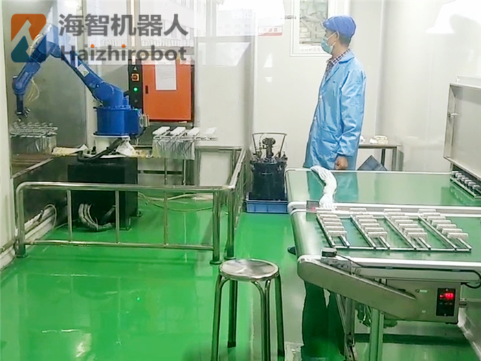 三轴喷涂转台+机器人(图5) 三轴喷涂转台+机器人(图5)